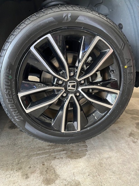 ALENZA LX100 225/50R18 | サービス事例 | (有)窪川タイヤ商会